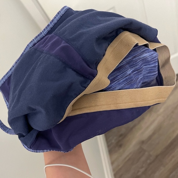 Lululemon Racerback Tank Size 0 - Picture 4 of 4